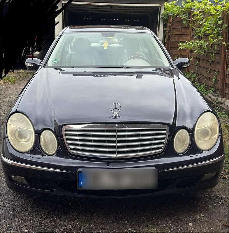 Blau Gebraucht 2005 Mercedes E280 Limousine | 1.750 € (Superpreis) - Bild 1/4