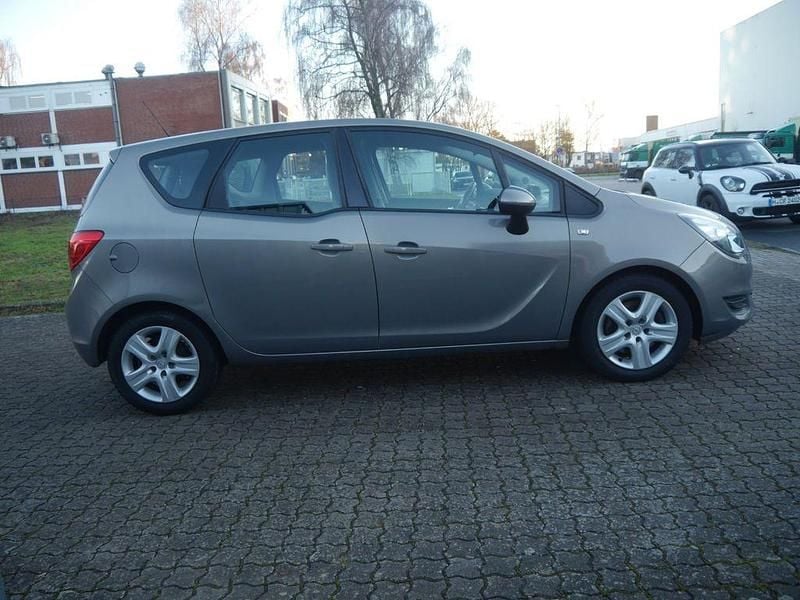Gebraucht Opel Meriva Edition 140 PS (102 kW) 2015 Braun Van / Kleinbus