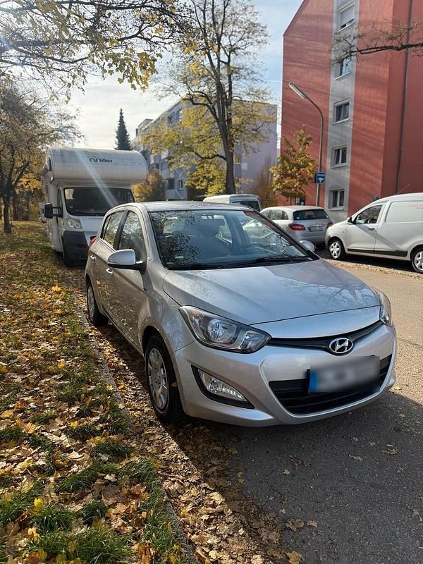 Gebraucht Hyundai i20 86 PS (63 kW) 2013 Grau Kleinwagen