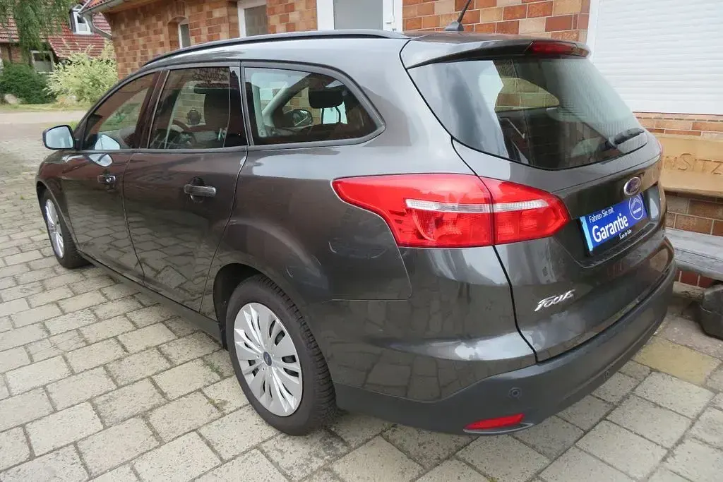 Gebraucht Ford Focus 125 PS (91 kW) 2018 Grau Limousine