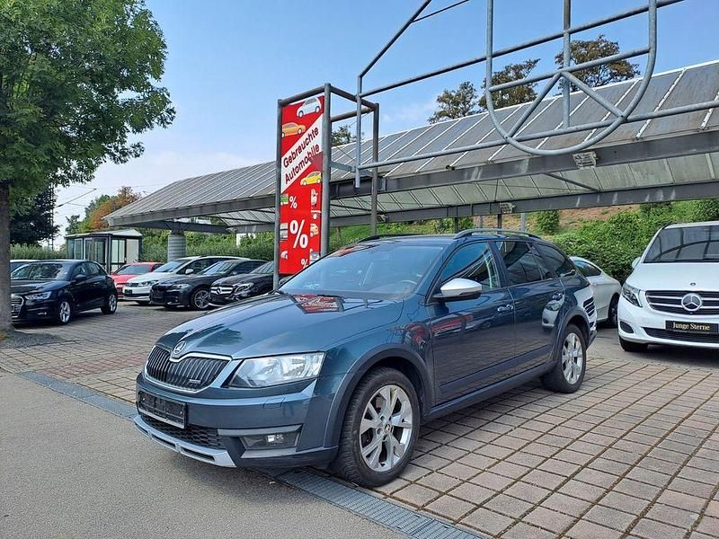 Grau Gebraucht 2016 Skoda Octavia Scout 4x4 Limousine | 8.750 € (Fairer Preis) - Bild 1/4