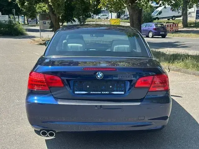 Gebraucht BMW 330 Cabriolet Sport Line 245 PS (180 kW) 2011 Blau Cabrio