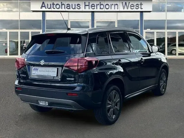 Używany Suzuki Vitara GL 109 KM (80 kW) 2025 Czarny SUV