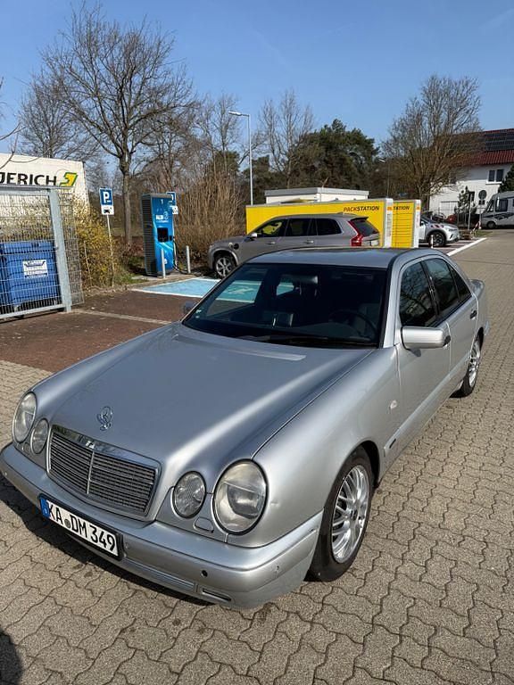 Gebraucht Mercedes E280 Classic 204 PS (150 kW) 1997 Grau Limousine