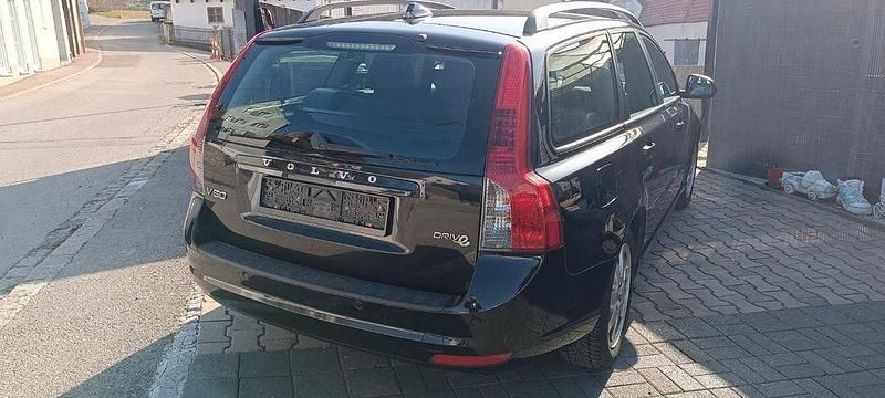 Gebraucht Volvo V50 109 PS (80 kW) 2010 Schwarz Kombi