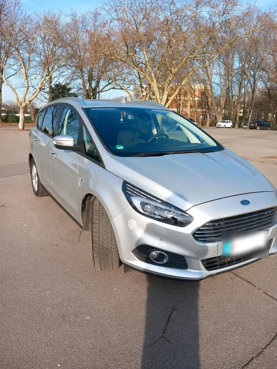Gebraucht Ford S-MAX Titanium 190 PS (139 kW) 2019 Silber Van / Kleinbus