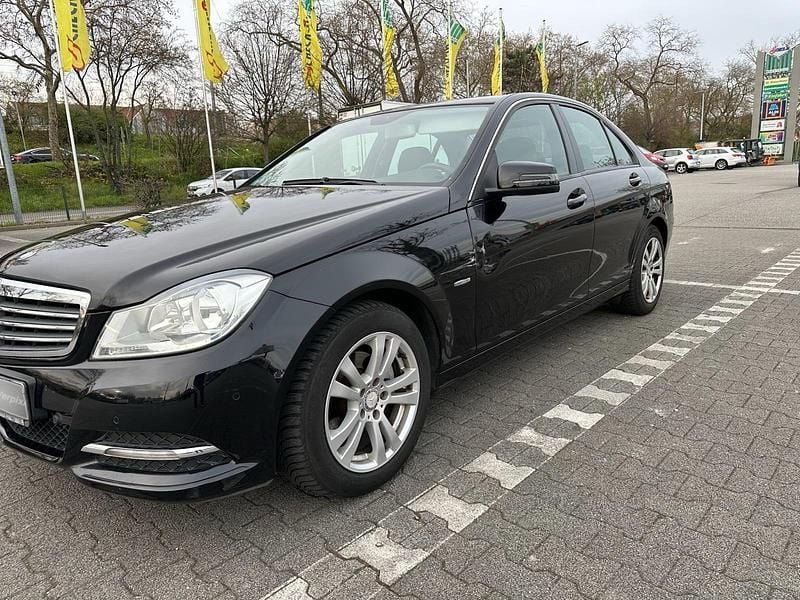 Second-hand Mercedes C180 156 CP (114 kW) 2011 Negru Berlinǎ