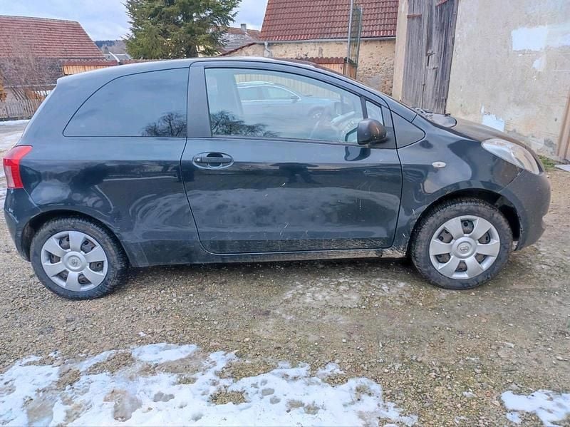 Gebraucht Toyota Yaris 70 PS (51 kW) 2006 Schwarz Kleinwagen