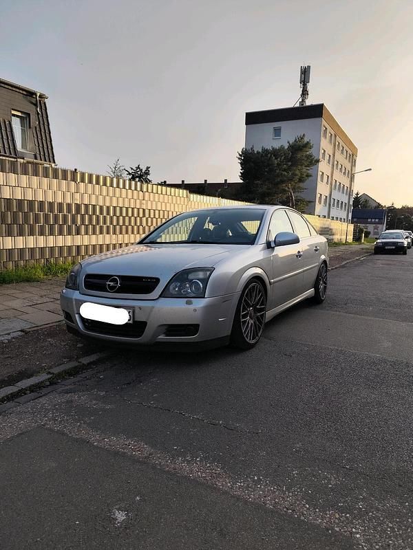 Grau Gebraucht 2005 Opel Vectra OPC Limousine | 3.200 € (Fairer Preis) - Bild 1/4