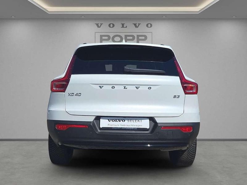 Gebraucht Volvo XC40 Plus 163 PS (119 kW) 2024 Crystal white / metallic SUV