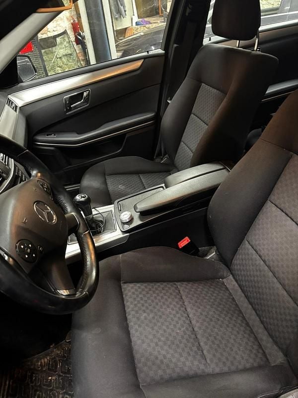 Gebraucht Mercedes E220 170 PS (125 kW) 2010 Schwarz Kombi