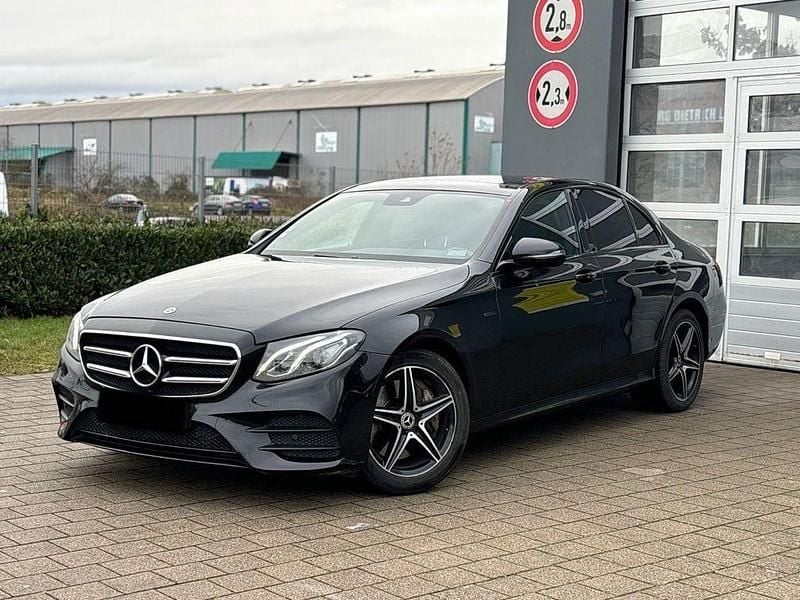Schwarz Gebraucht 2020 Mercedes E300 AMG Limousine | 19.500 € (Superpreis) - Bild 1/4
