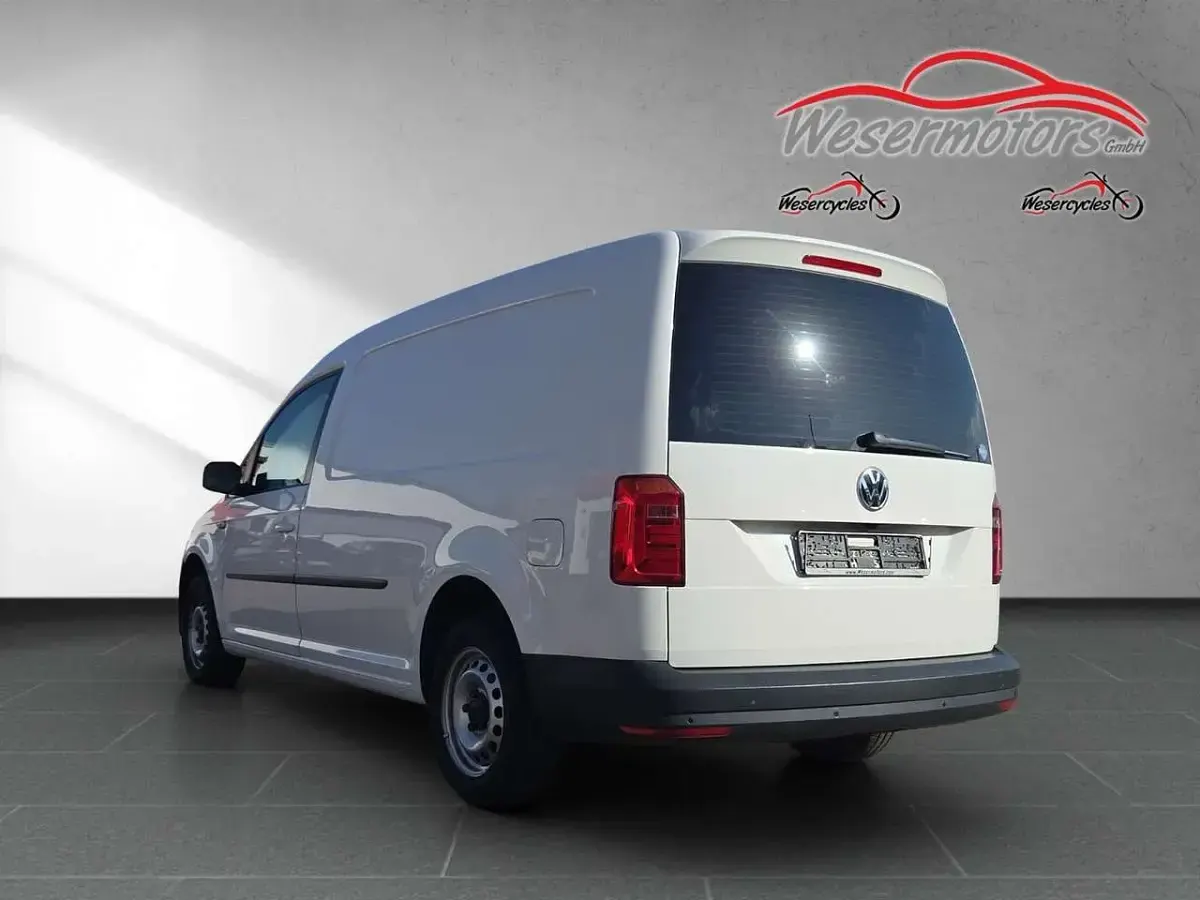 Używany VW Caddy Maxi 102 KM (75 kW) 2017 Biały Minivan