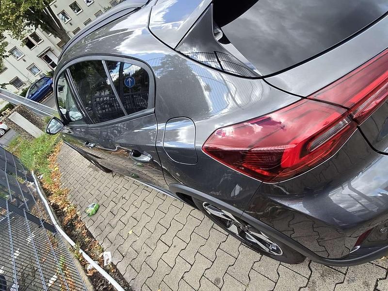 Gebraucht 2025 Ford Focus Active X Limousine | 25.500 € (Fairer Preis) - Bild 1/4