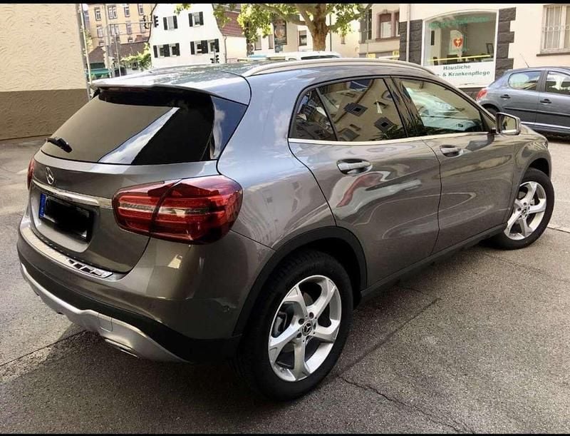Gebraucht Mercedes GLA200 Urban 156 PS (114 kW) 2018 Grau SUV
