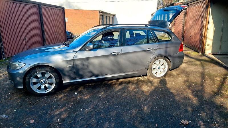 Gebraucht BMW 320 177 PS (130 kW) 2009 Grau Kombi