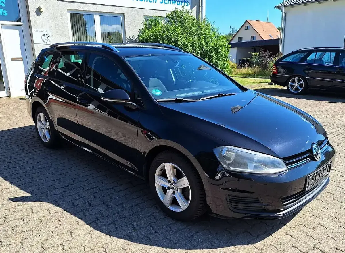 Gebraucht VW Golf VII Comfortline 150 PS (110 kW) 2014 Deep black perleffekt Kombi
