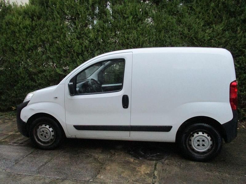 Gebraucht Peugeot Bipper 73 PS (53 kW) 2010 Weiß Van / Kleinbus
