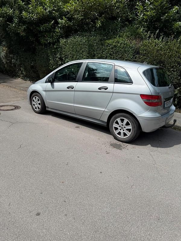 Silber Gebraucht 2005 Mercedes B170 Van / Kleinbus | 2.600 € (Fairer Preis) - Bild 1/4