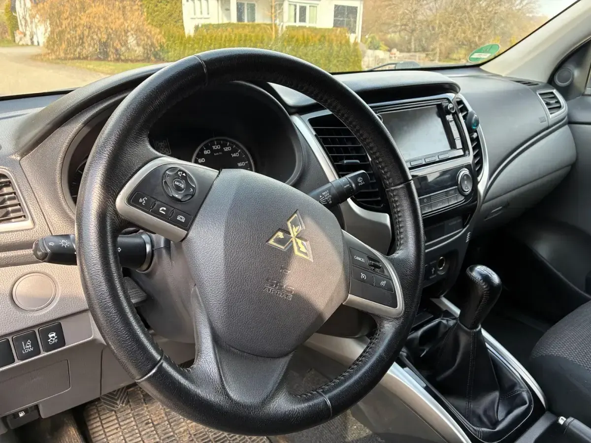Gebraucht Mitsubishi L200 181 PS (133 kW) 2017 Silber Pickup