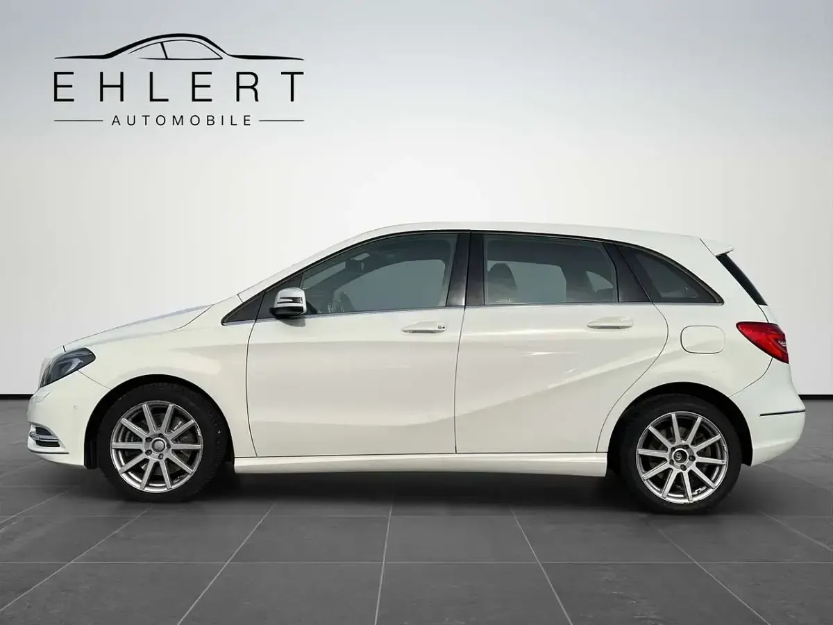 Gebraucht Mercedes B220 Sport 184 PS (135 kW) 2015 Calcitweiß Kleinwagen