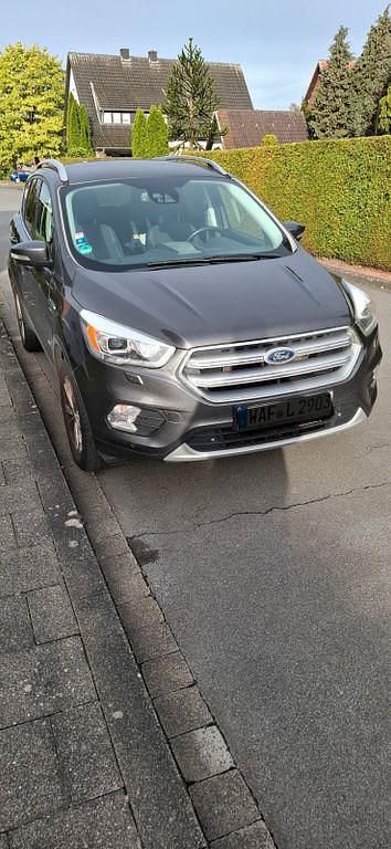 Grau Gebraucht 2017 Ford Kuga Titanium SUV | 14.200 € (Guter Preis) - Bild 1/4