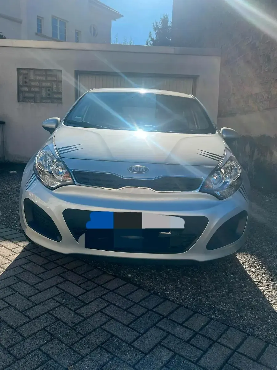 Second-hand Kia Rio 86 CP (63 kW) 2012 Argintiu Berlinǎ