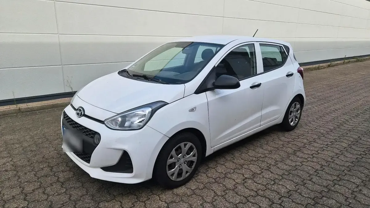 Gebraucht Hyundai i10 69 PS (50 kW) 2015 Weiß Kleinwagen