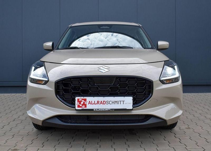 Neu Suzuki Swift Club 83 PS (61 kW) 2025 Beige (caravan ivory pearl) Kleinwagen