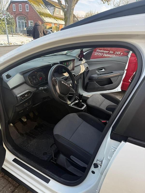 Gebraucht Dacia Jogger Extreme 91 PS (66 kW) 2024 Weiß Van / Kleinbus