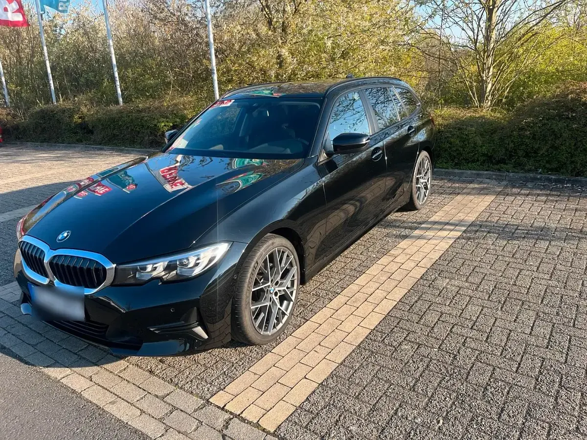 Gebraucht BMW 320e 190 PS (139 kW) 2020 Schwarz Kombi