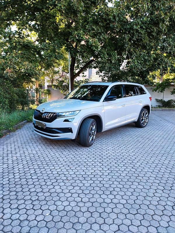 Grau Gebraucht 2020 Skoda Kodiaq vRS SUV | 29.990 € (Superpreis) - Bild 1/4