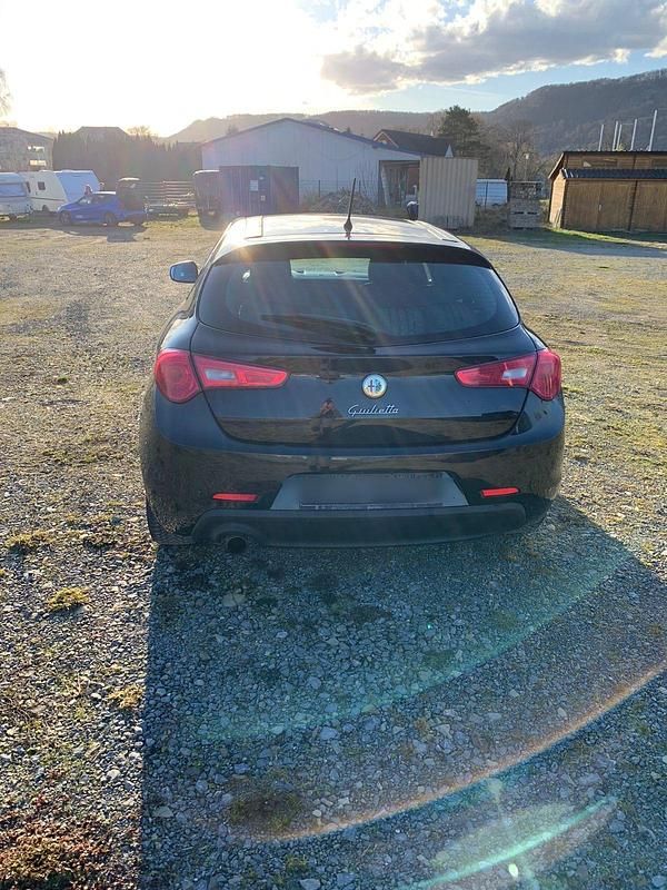 Gebraucht Alfa Romeo Giulietta 120 PS (88 kW) 2011 Schwarz Kleinwagen