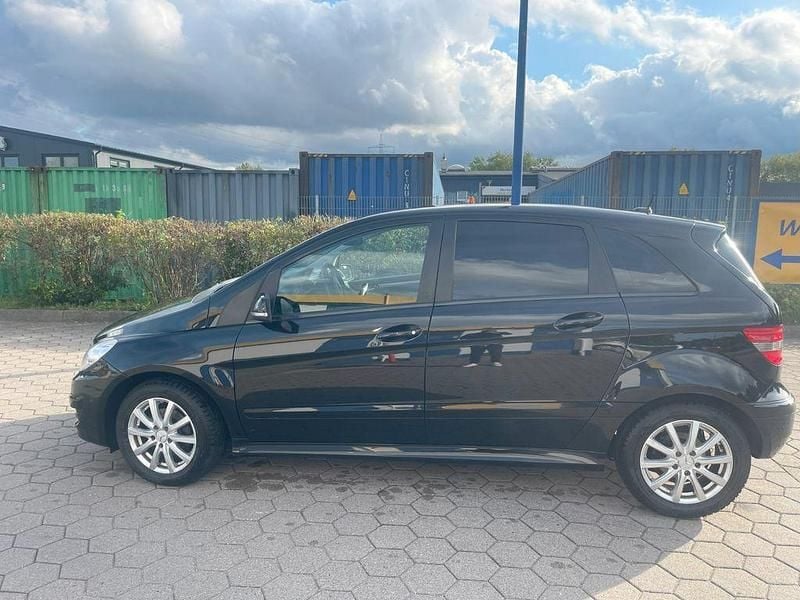 Gebraucht Mercedes B180 109 PS (80 kW) 2010 Schwarz Van / Kleinbus