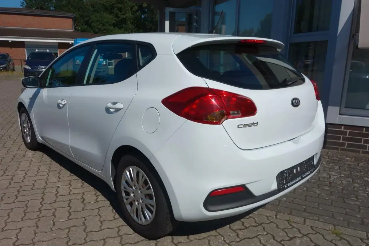 Gebraucht Kia Ceed 99 PS (72 kW) 2014 Weiß Kleinwagen