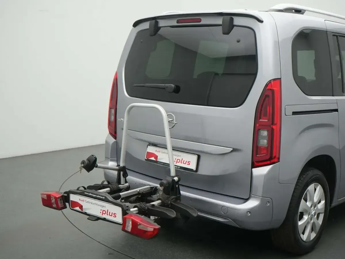 Gebraucht Opel Combo Life Innovation 131 PS (96 kW) 2019 Quarz grau Van / Kleinbus