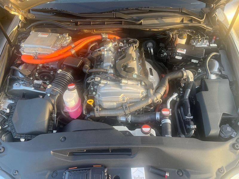 Gebraucht Lexus IS300h 223 PS (164 kW) 2016 Silber Limousine