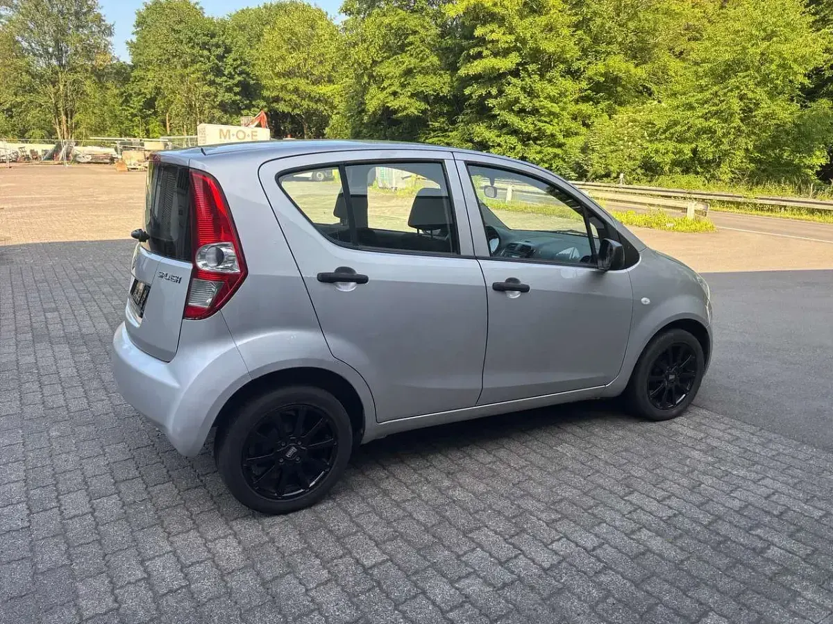 Gebraucht Suzuki Splash Basic 65 PS (47 kW) 2010 Silber Kleinwagen