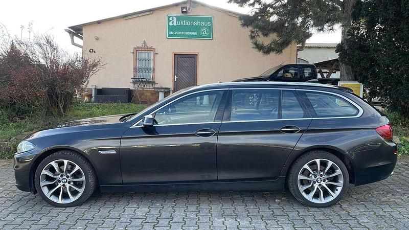 Gebraucht BMW 520 184 PS (135 kW) 2013 Jatoba metallic Kombi