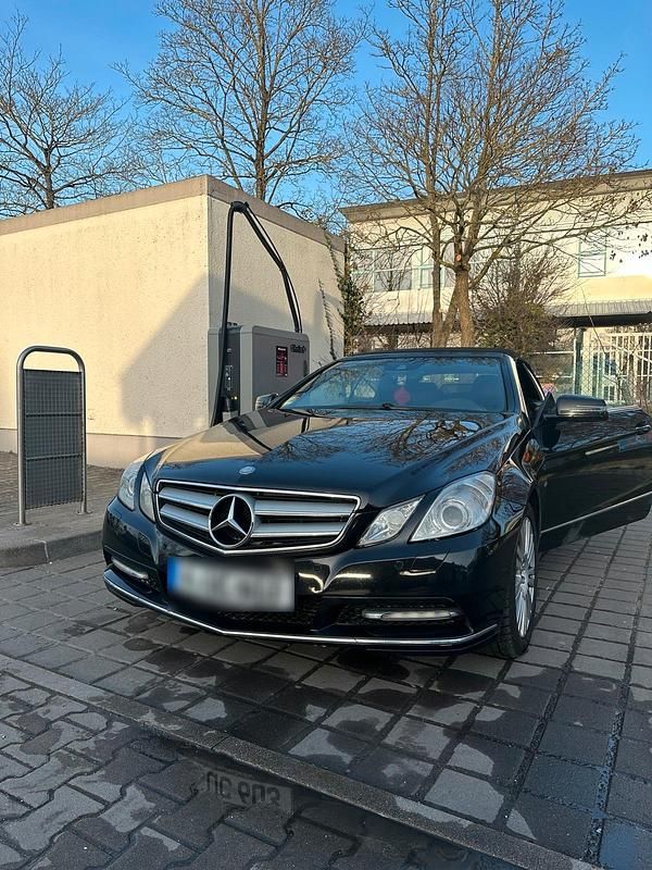 Gebraucht Mercedes E220 170 PS (125 kW) 2011 Schwarz Cabrio
