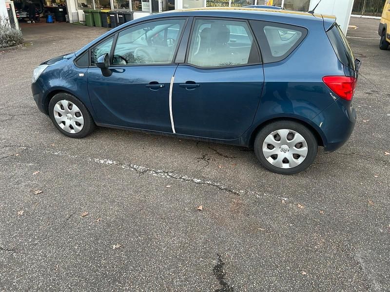 Second-hand Opel Meriva 100 CP (73 kW) 2011 Albastru Monovolum