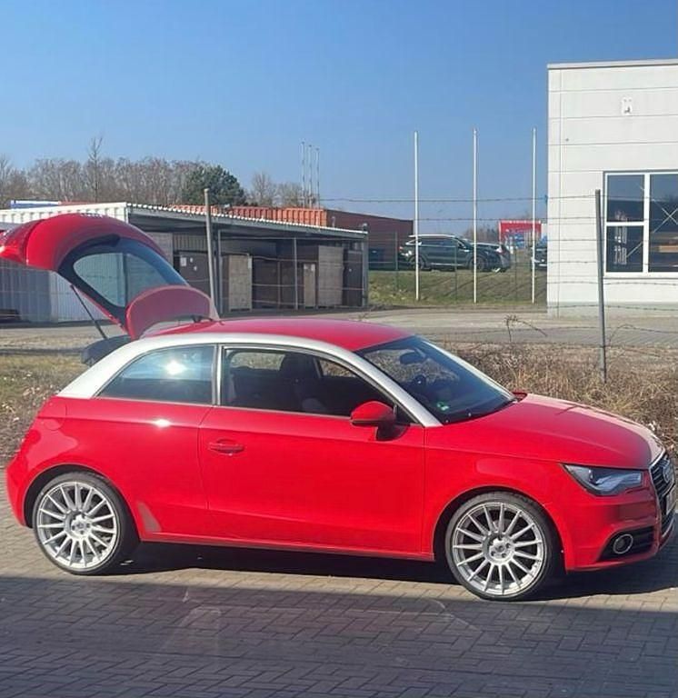 Gebraucht Audi A1 Ambition 105 PS (77 kW) 2013 Rot Kleinwagen