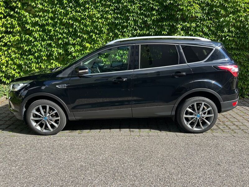 Schwarz Gebraucht 2018 Ford Kuga Titanium SUV | 13.390 € (Guter Preis) - Bild 1/4