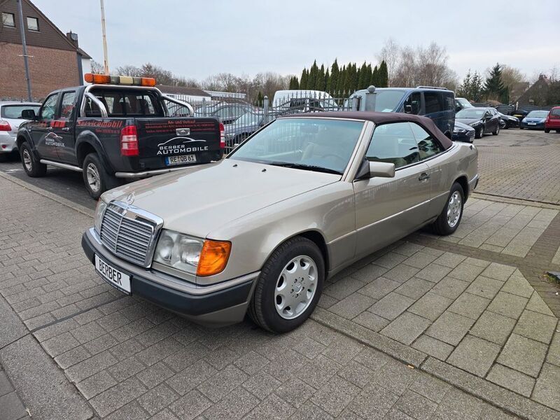 Gebraucht Mercedes E320 220 PS (161 kW) 1993 Rauchsilber  metallic (metallic) Cabrio