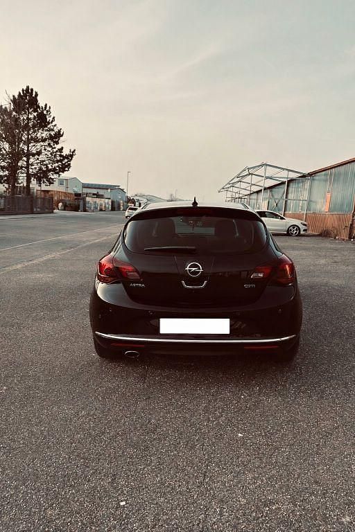Gebraucht Opel Astra Edition 165 PS (121 kW) 2014 Schwarz Limousine