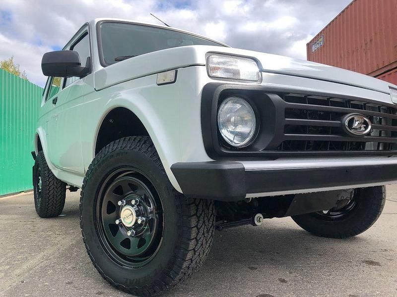 Weiß (202) Neu 2025 Lada niva SUV | 22.390 € (Teuer) - Bild 1/4
