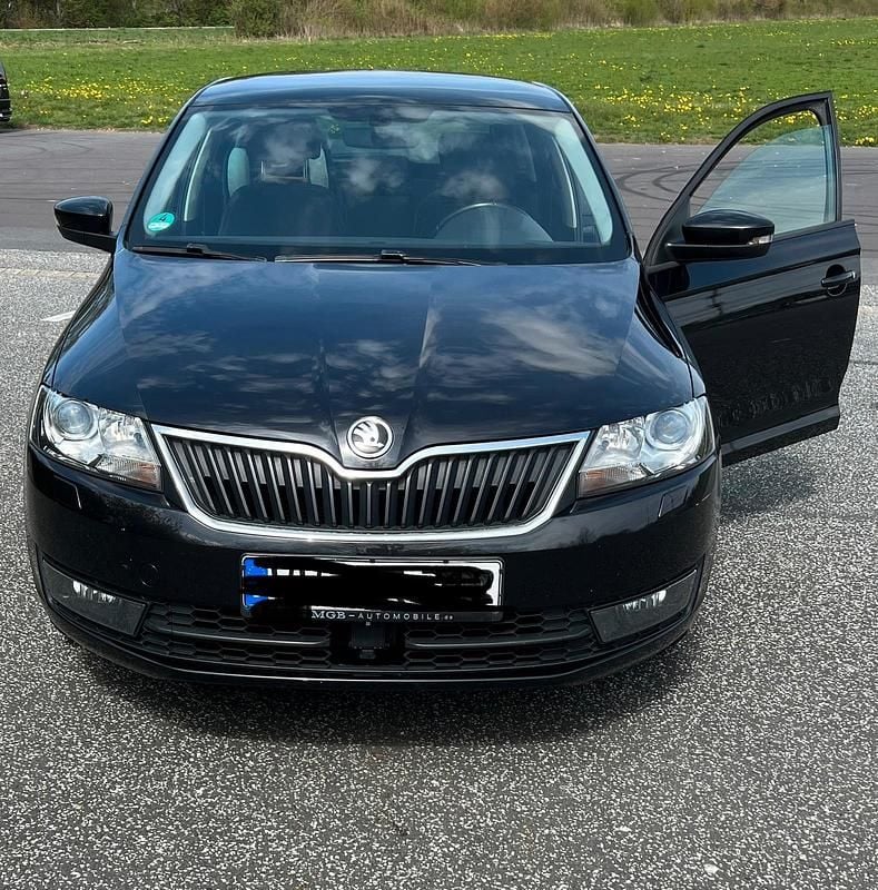 Second-hand Skoda Rapid 105 CP (77 kW) 2015 Negru Hatchback