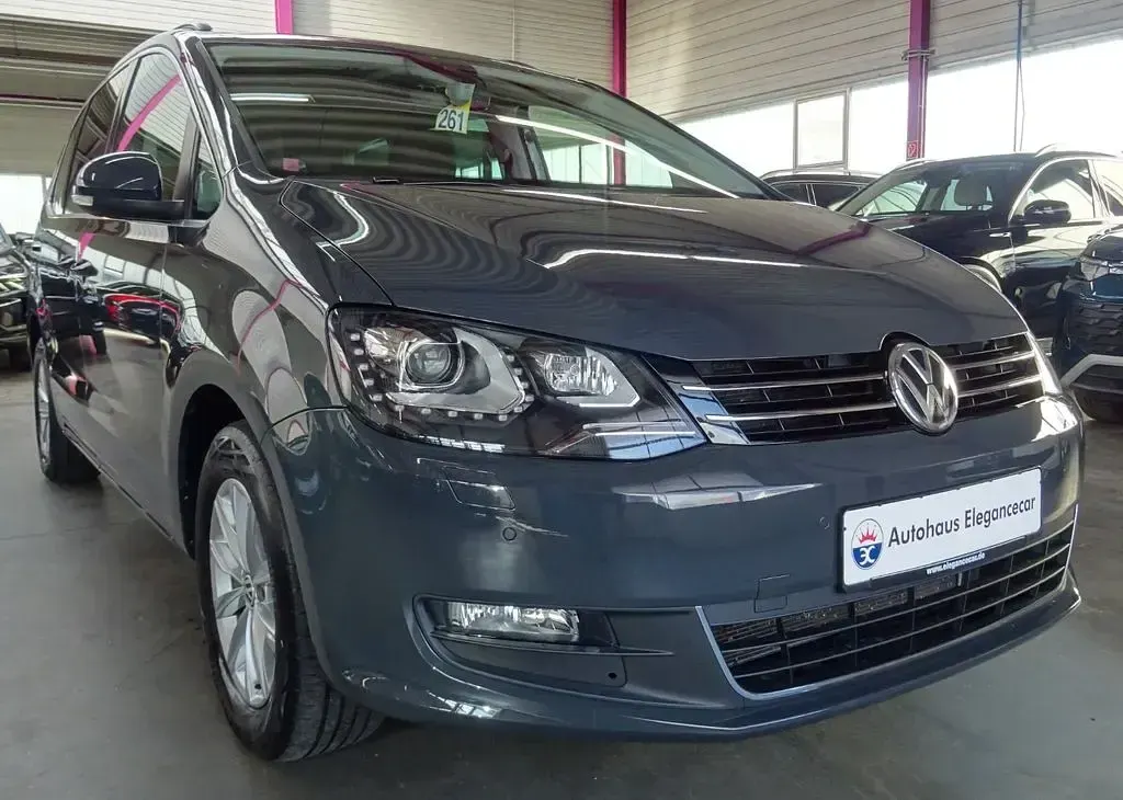 Gebraucht VW Sharan 150 PS (110 kW) 2022 Grau Van / Kleinbus