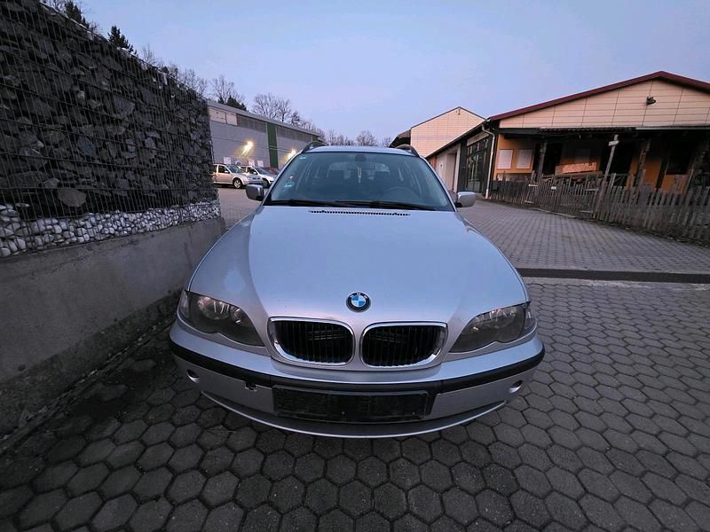 Gebraucht BMW 320 150 PS (110 kW) 2004 Grau Kombi