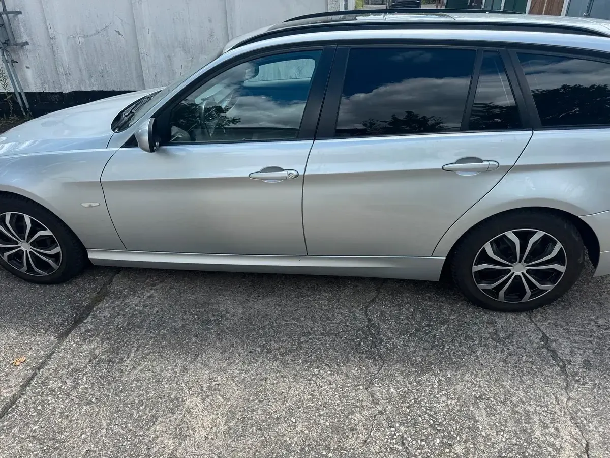 Gebraucht BMW 318 143 PS (105 kW) 2011 Silber Kombi